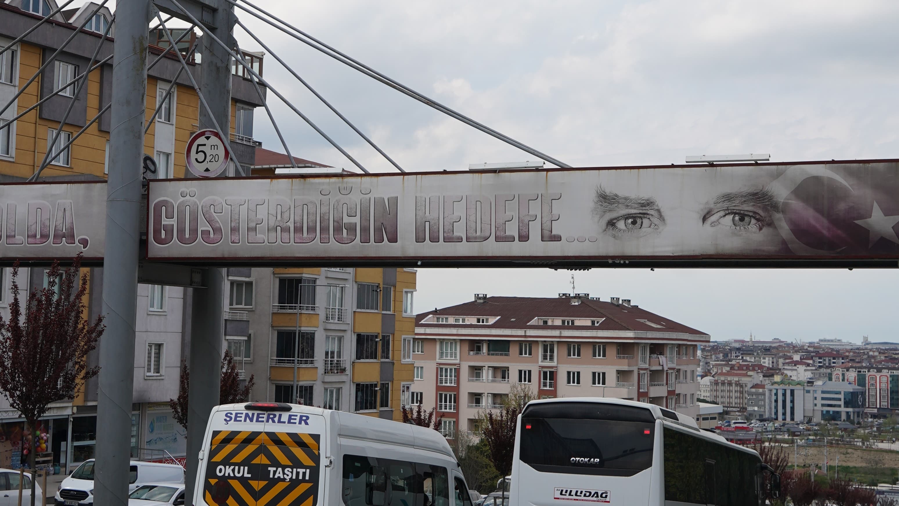 ATATÜRK YAZISI SOLDU!