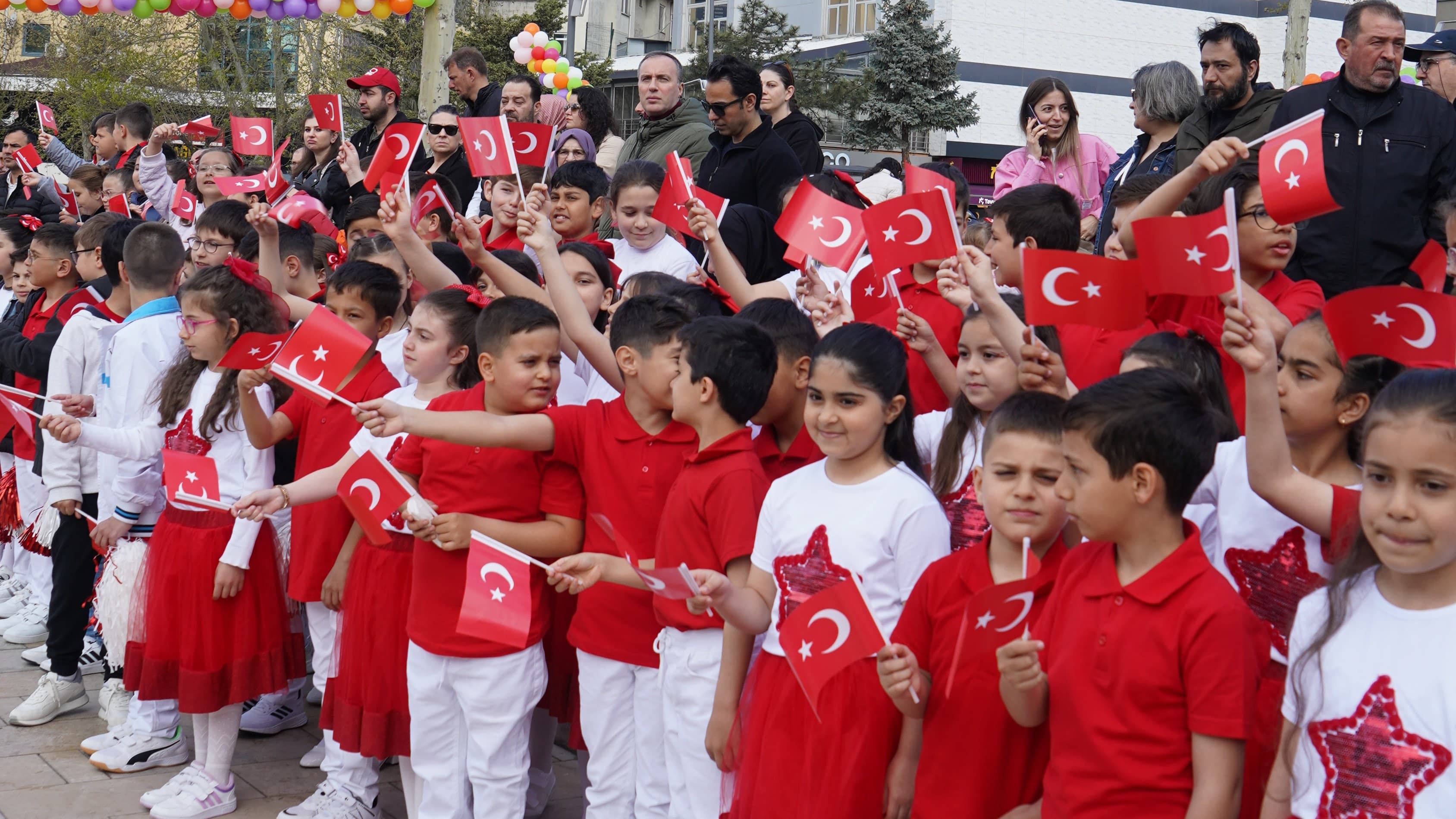 23 NİSAN ULUSAL EGEMENLİK VE ÇOCUK BAYRAMI KUTLANDI.