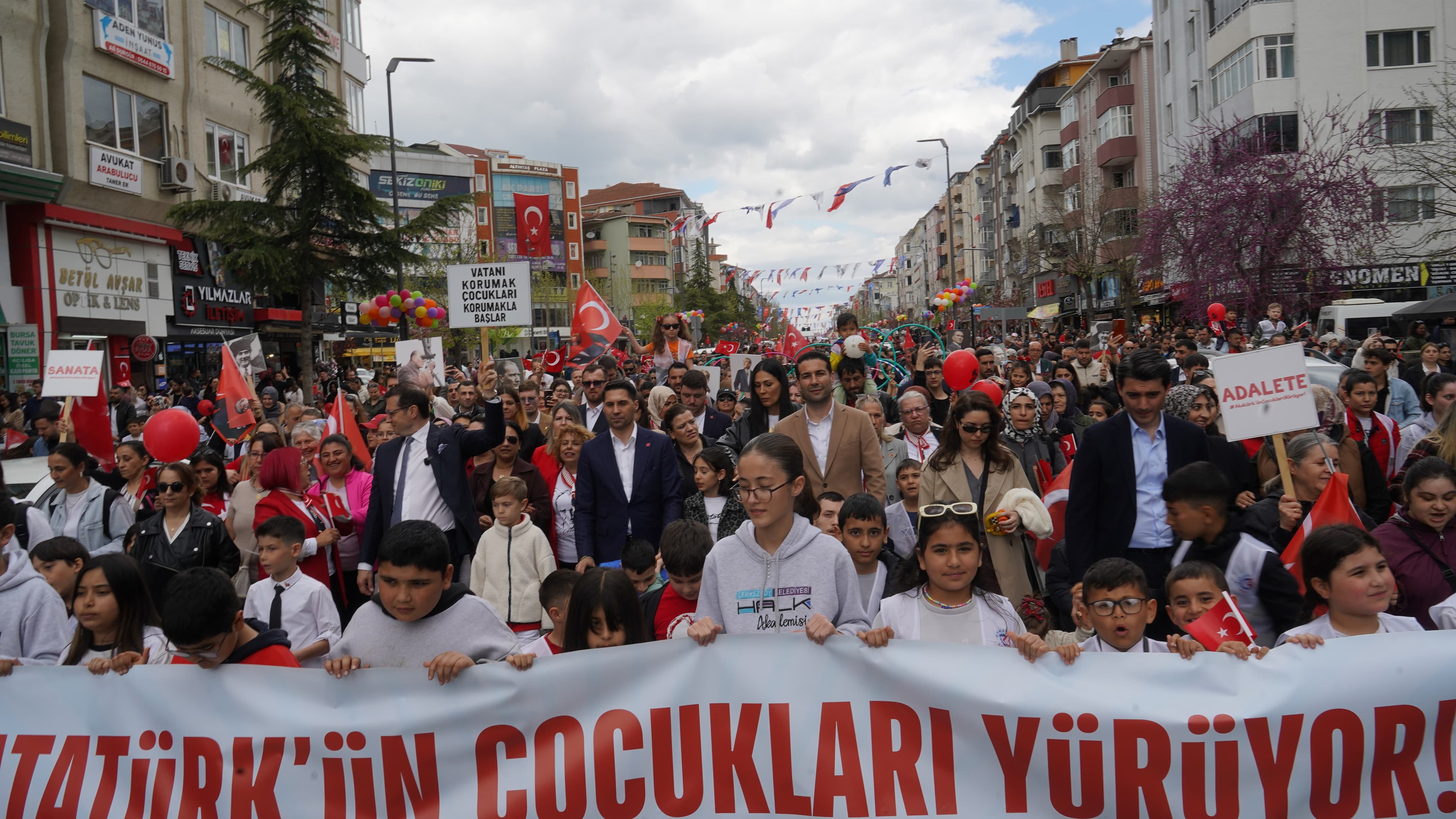 ÇERKEZKÖY BELEDİYESİ'DEN ÖĞRENCİLERE MUHTEŞEM KUTLAMA PROGRAMI!