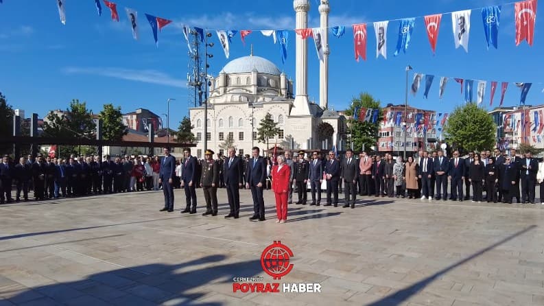 ÇERKEZKÖY’ DE 19 MAYIS GENÇLİK VE SPOR BAYRAMI DOLAYISIYLA ATATÜRK ANITI’ NA ÇELENK SUNULDU