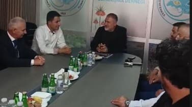 aNAHTAR PARTİDEN VANLILARA ZİYARET