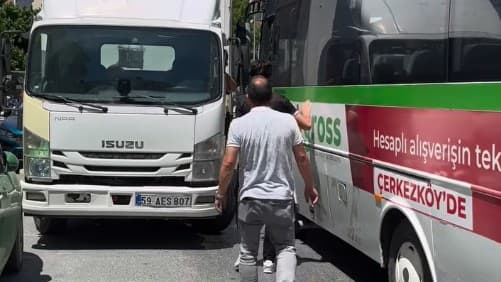 Çerkezköy’de Yol Verme Tartışması Trafiği Aksattı