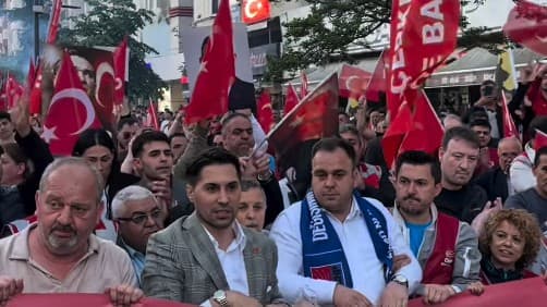 CHP İLÇE BAŞKANI SEDAT ÇOLAK BELEDİYE MEYDANINDA ÇOK SERT AÇIKLAMALAR YAPTI